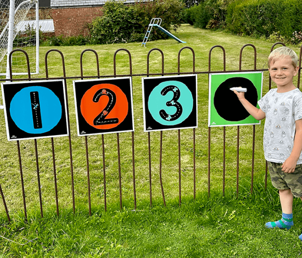 T3515 Numbers Chalkboards with child on blank 2 - Wood Bee Nice - Children's Wooden Toys | Eco-Friendly Toys